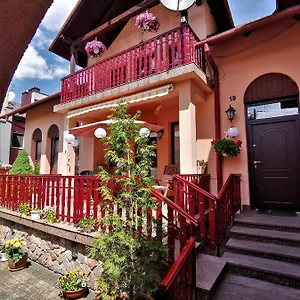 Bed & Breakfast Dom Pod Tujami Polen